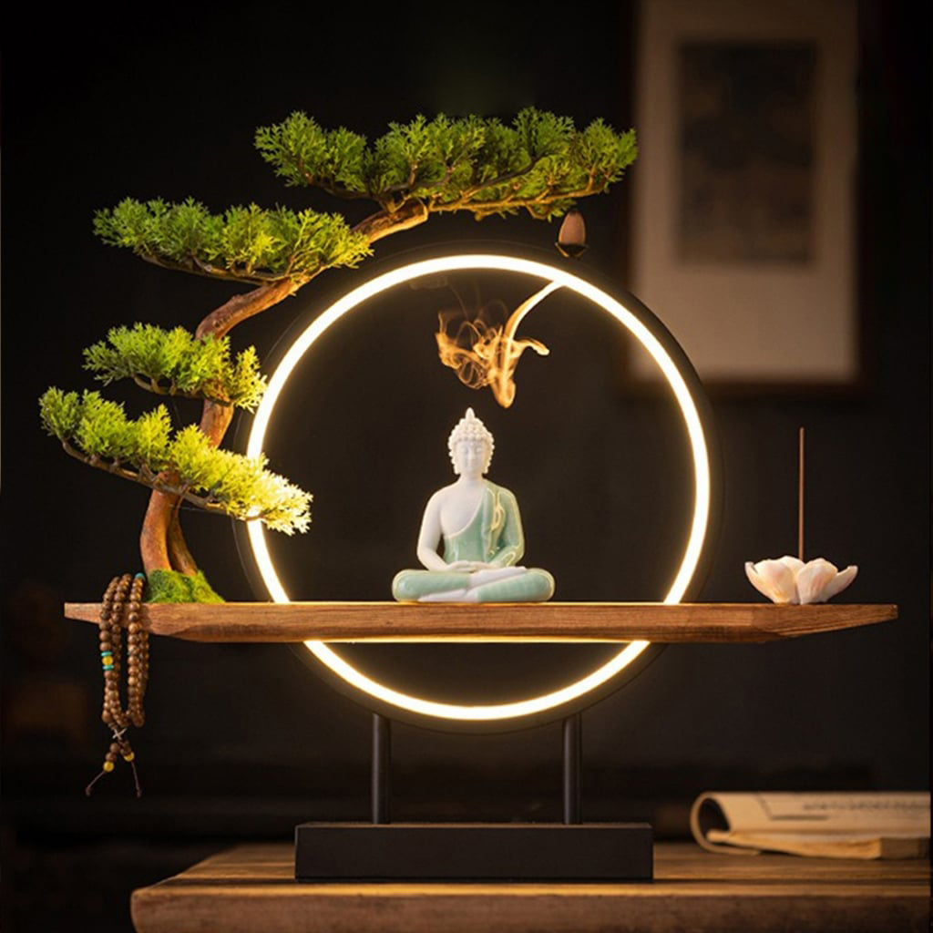 Phật tổ ngồi thiền dưới cây bonsai có vòng đèn đẹp